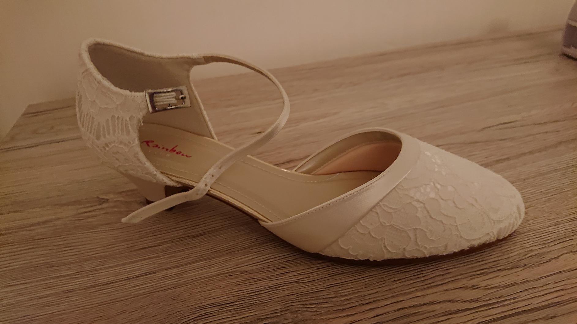 Rainbow Club Timeless Mickie Pumps Satin Ivory Spitze 3,5 cm