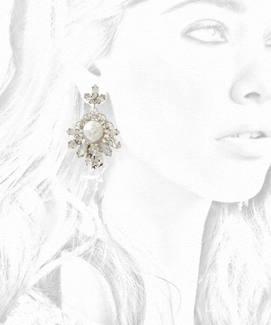 Elizabeth Bower Rose Chandelier Ohrringe Rhodium Perle