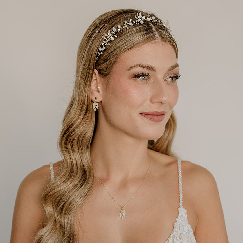 Perlenbräute Lana klein Brautohrringe Gold Blätter