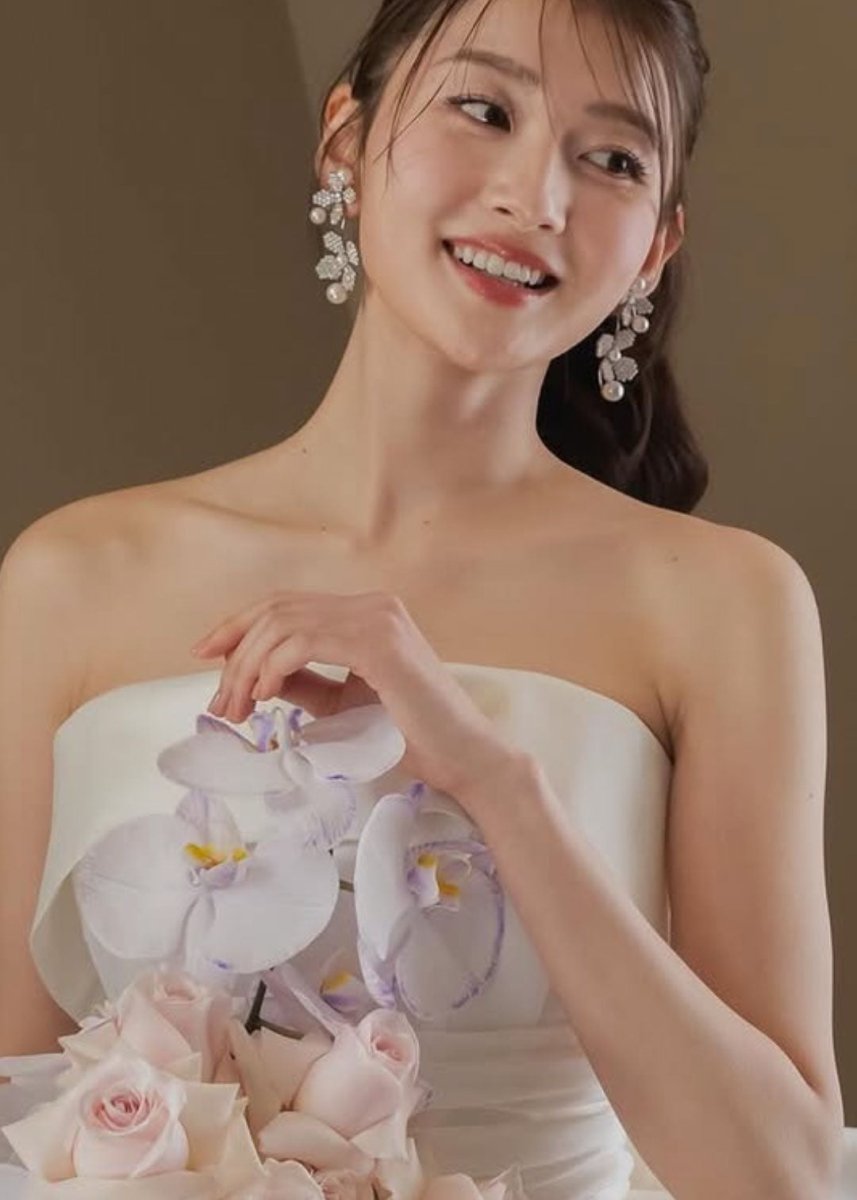 Elizabeth Bower June Pearl Floral Ohrringe Rhodium Tropfen