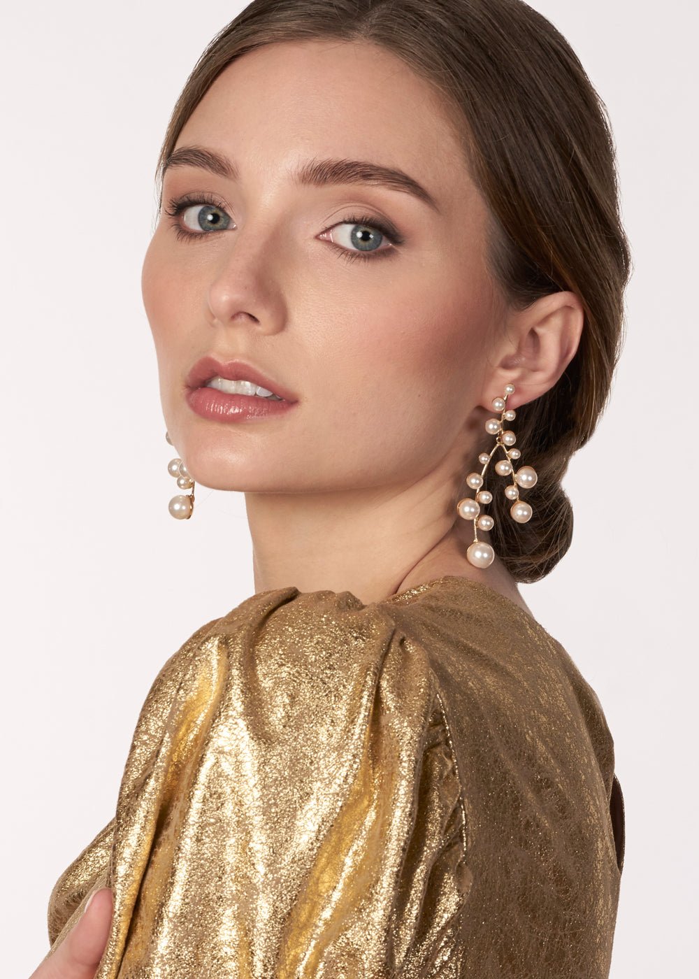Elizabeth Bower Ariel Ohrringe Gold Kristallperlen Kaskade