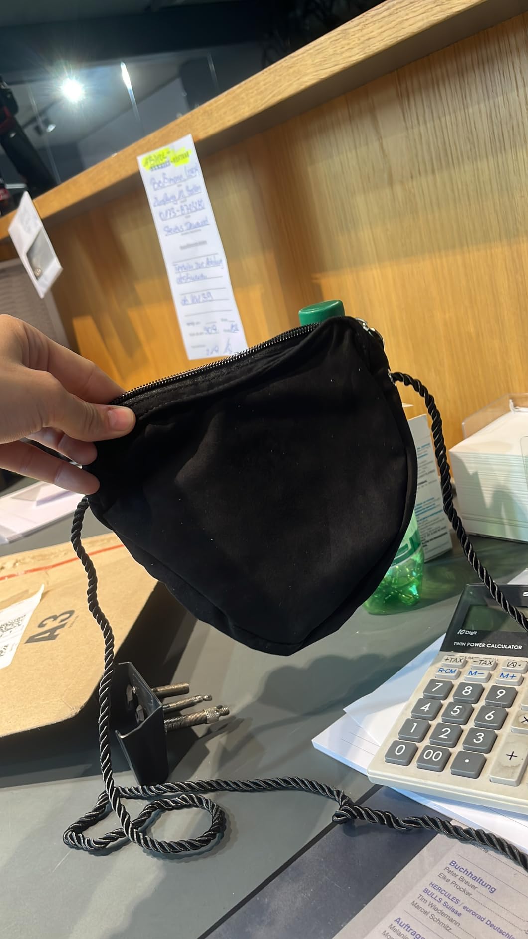 Alpenflüstern DAHEIM DTA066 Herztasche schwarz Strass-Edelweiß