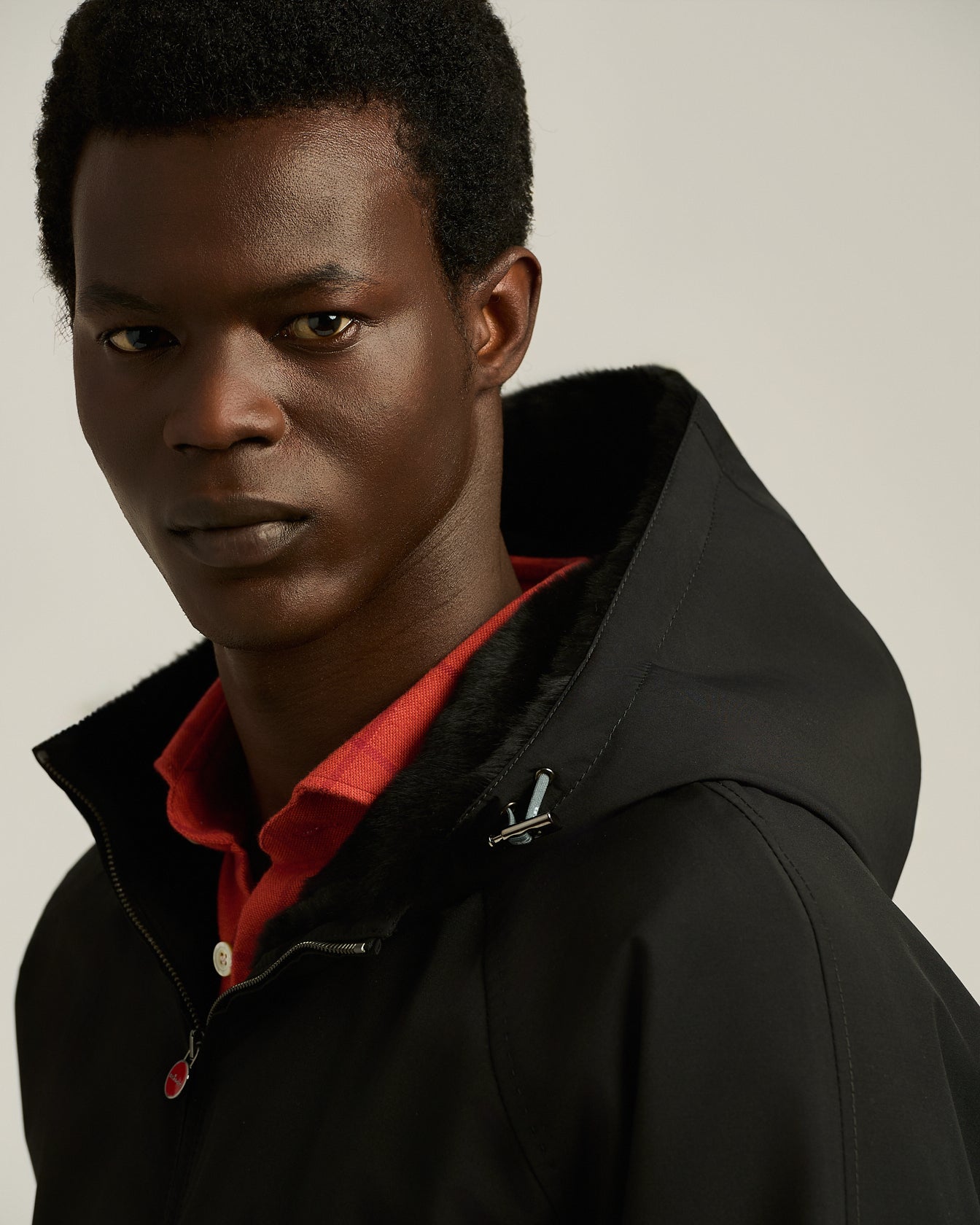 Kiton Outerwear Kapuzenjacke Wolle Pelz schwarz Herren