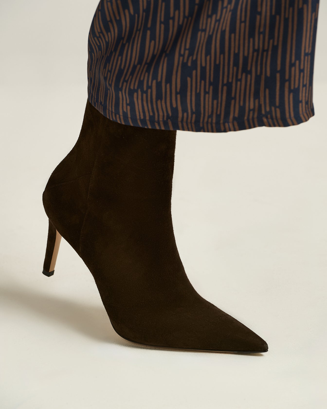 Kiton Shoes dunkelbraune Stiefeletten Wildleder Stiletto Gr. 38