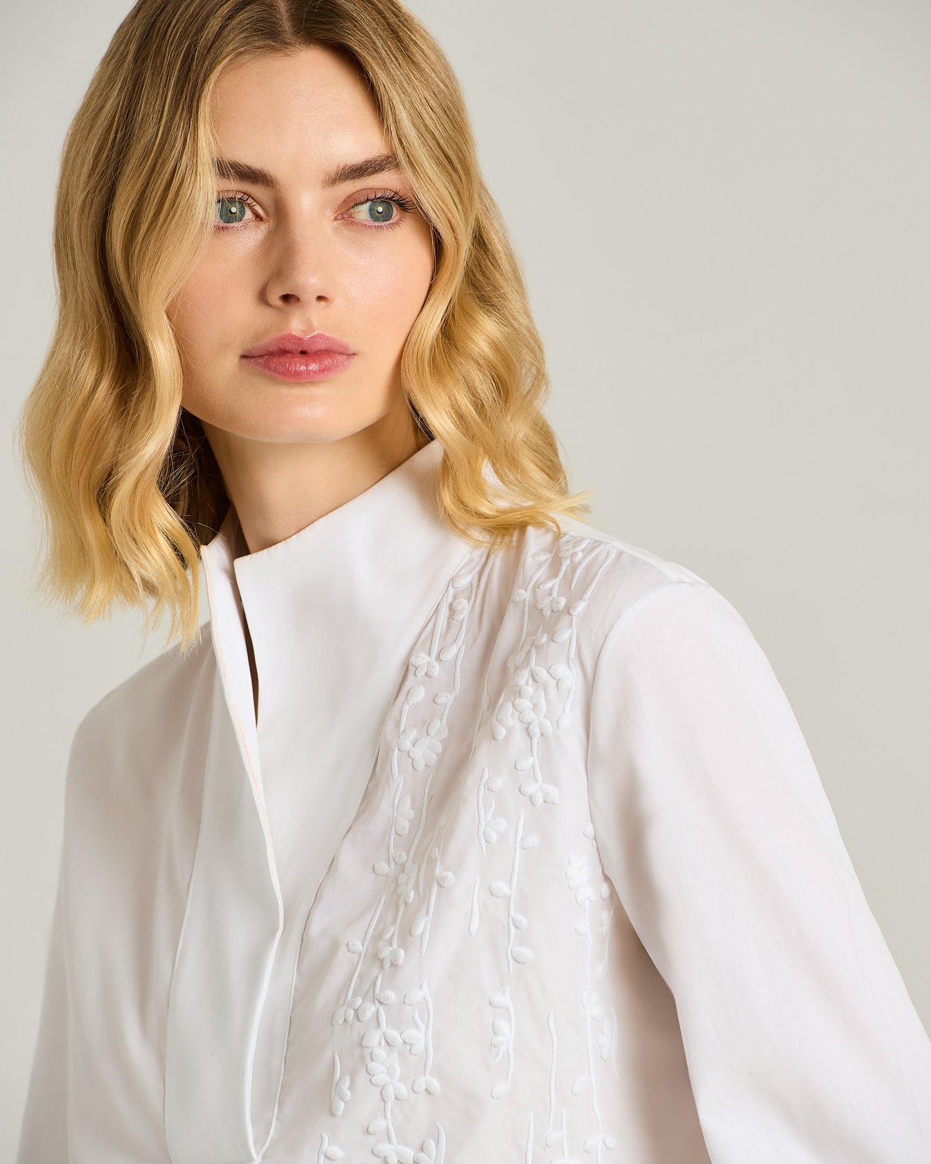 Kiton Shirts Baumwollhemd weiß mit Stickerei Gr. 40