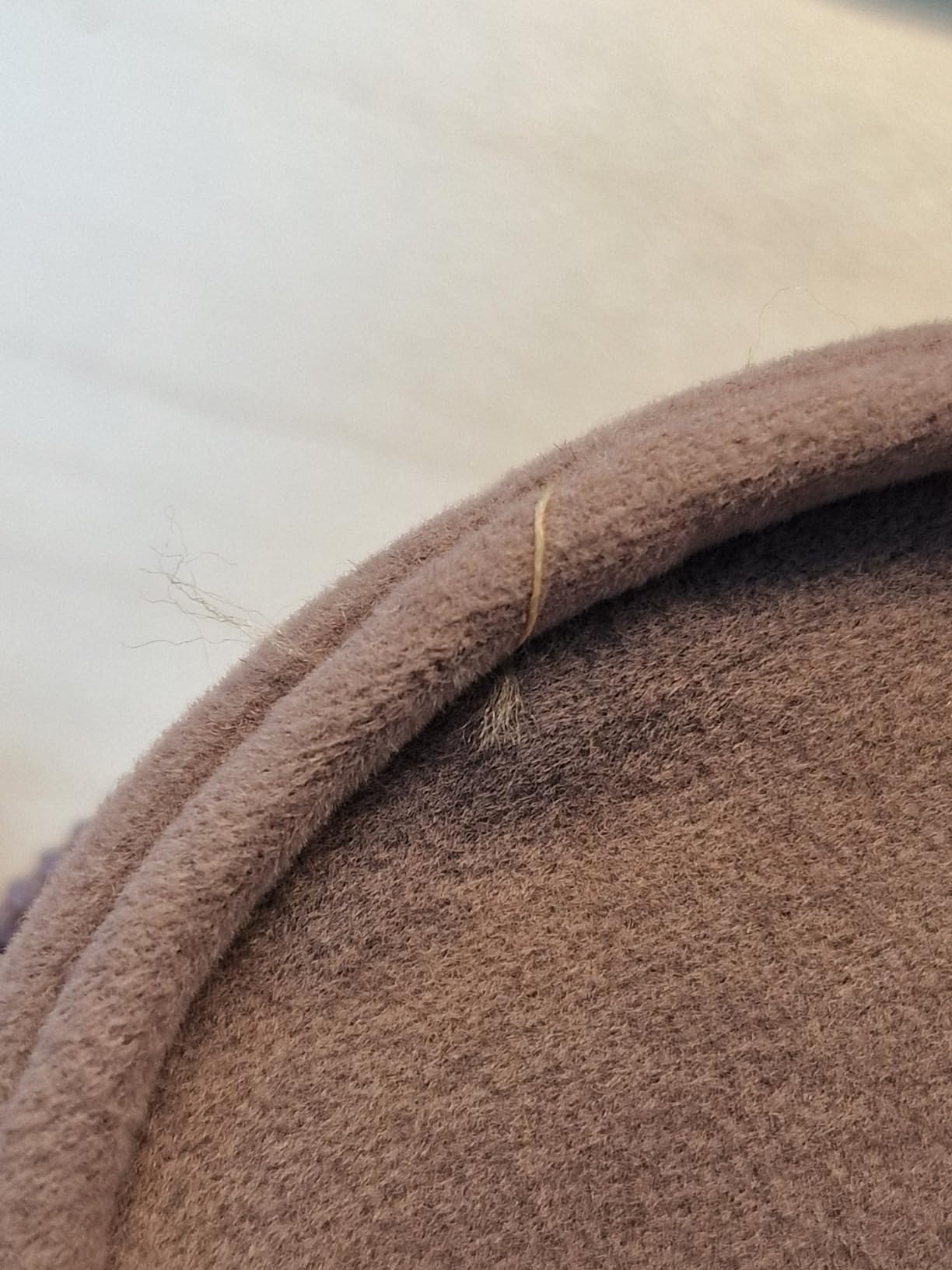 Alpenflüstern DAHEIM DTA080 Herztasche taupe-grau 3 Edelweiß