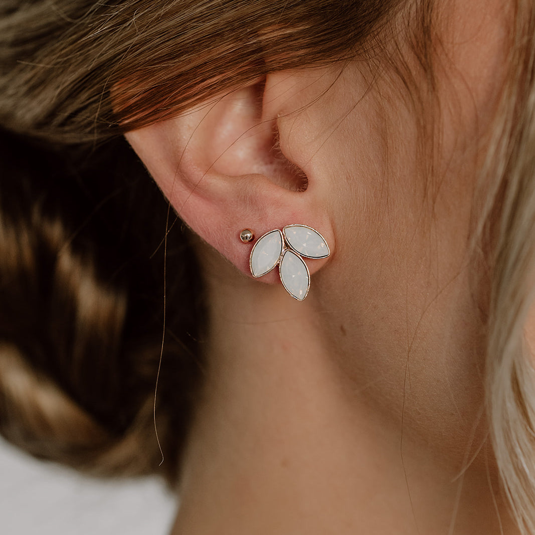Perlenbräute Kate Ohrstecker Gold white opal wasserfest