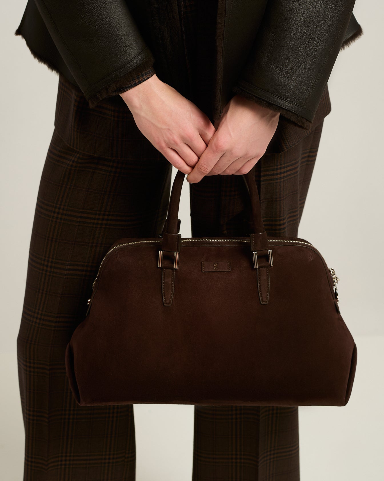 Kiton Kayly Handtasche Wildleder Braun Trapez Hand