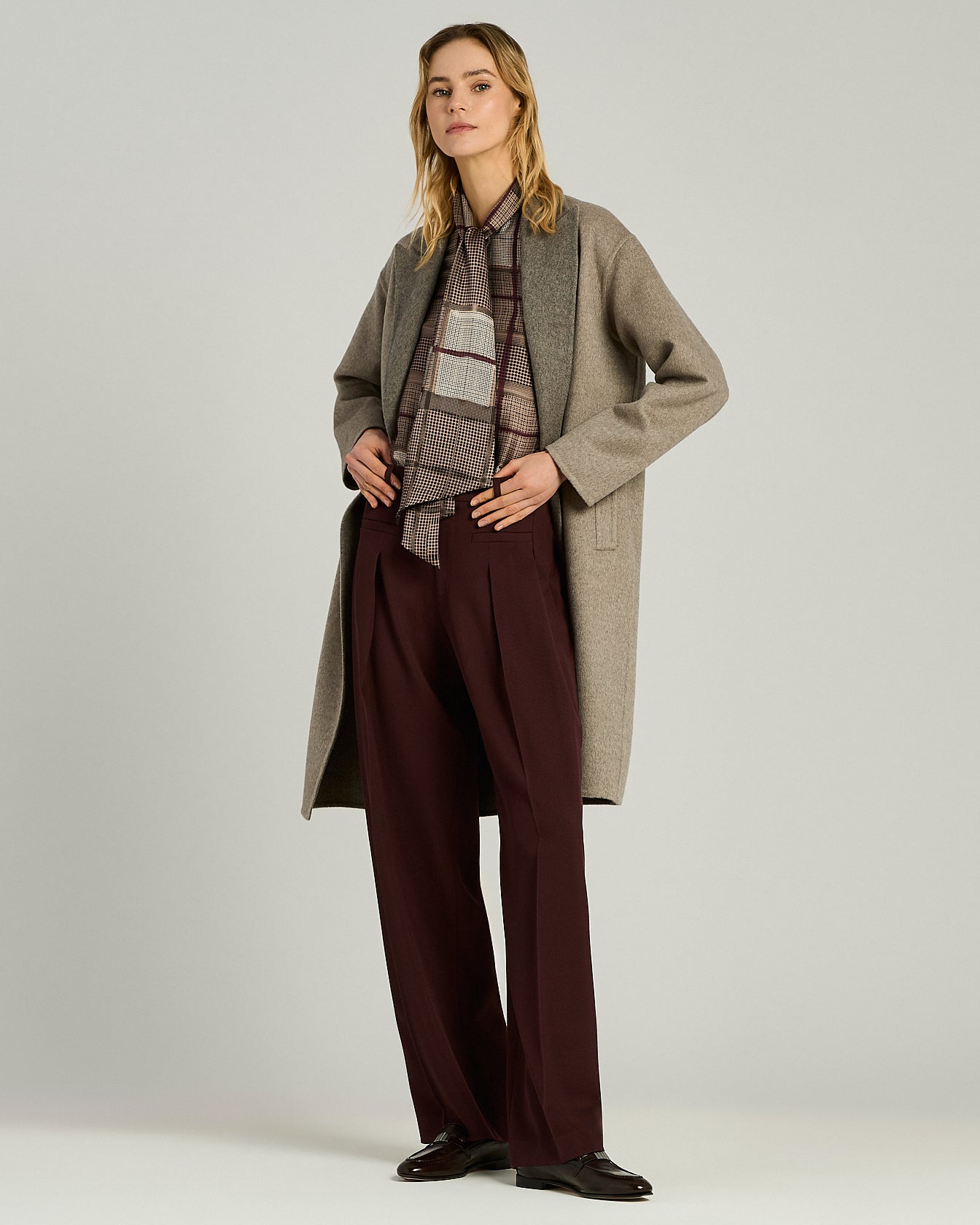 Kiton Bordeaux Tailored Wool Silk Hose bordeaux
