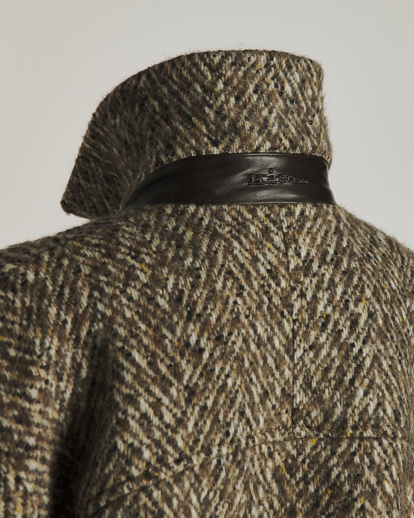 Kiton Cropped Mantel Wolle Beige Fischgrät 42