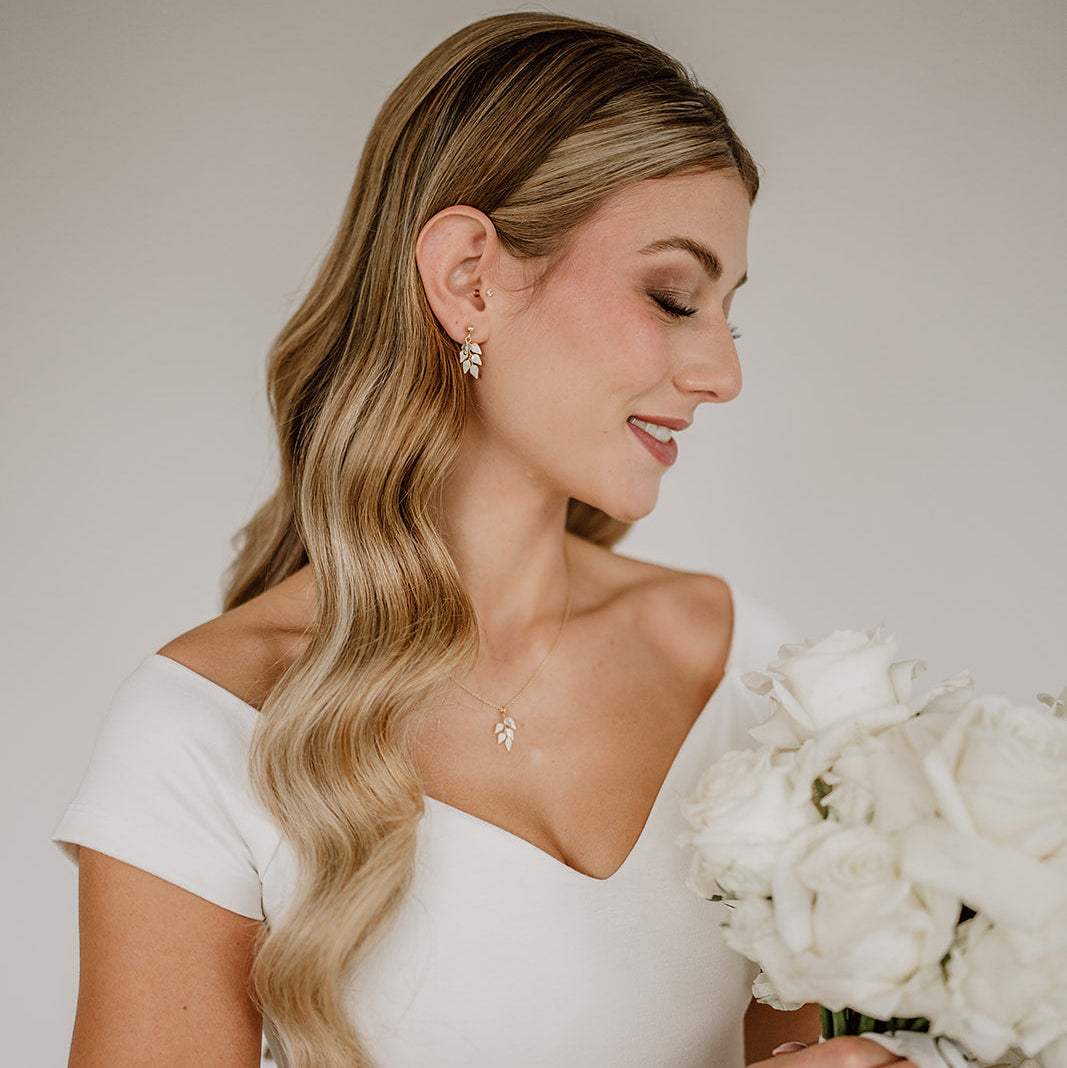 Perlenbräute Lana klein Brautohrringe Gold Blätter
