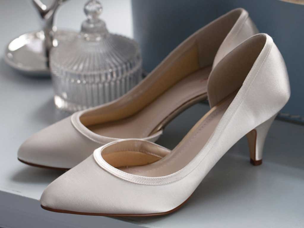 Rainbow Club Timeless Abbie Pumps Elfenbein Satin niedriger Absatz