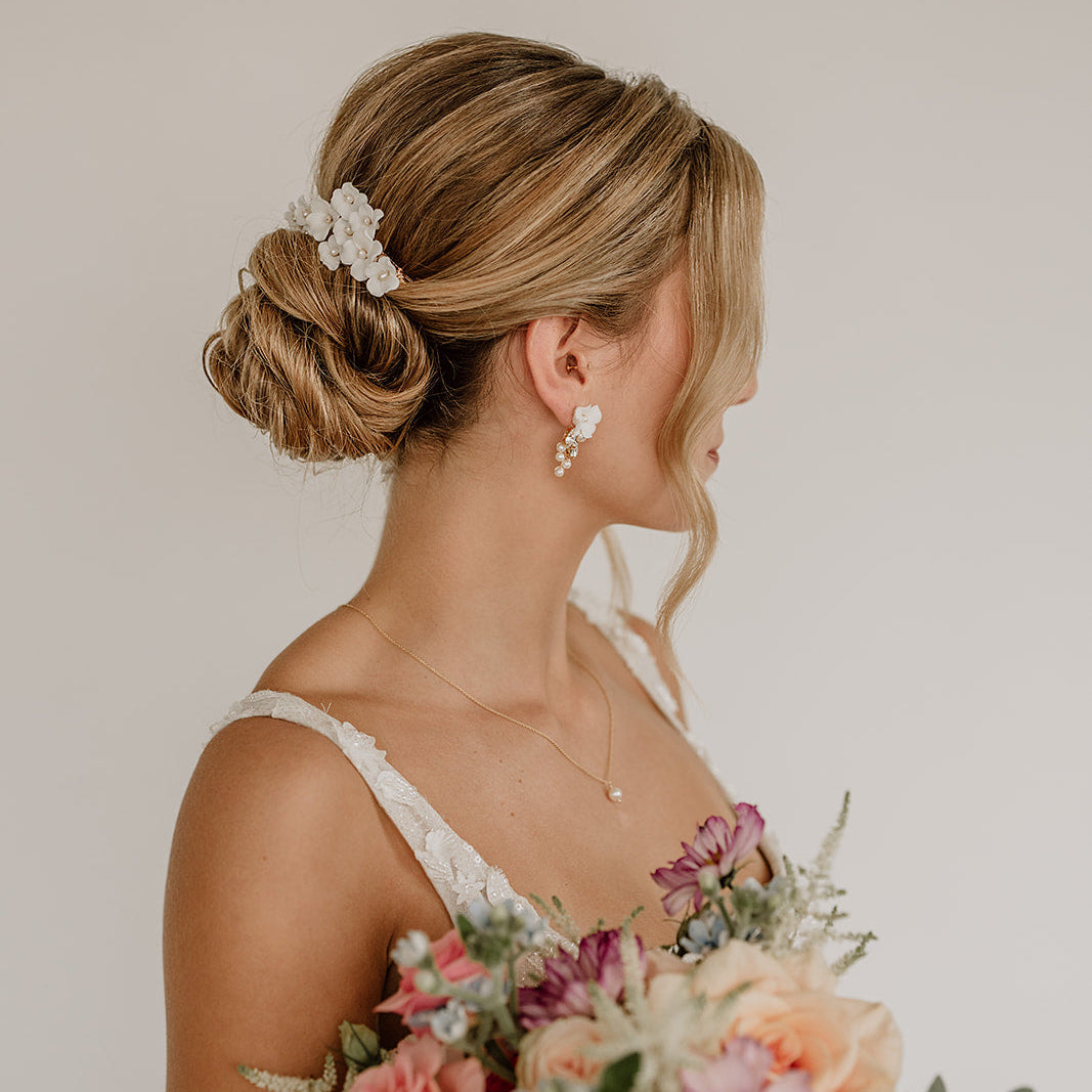 Perlenbräute Coco Haarclip Haarschmuck weiße Blüten Perlen