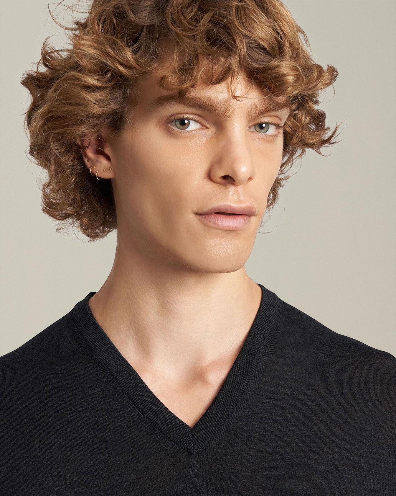Kiton V-Neck Pullover Wolle 14 Micron Grau