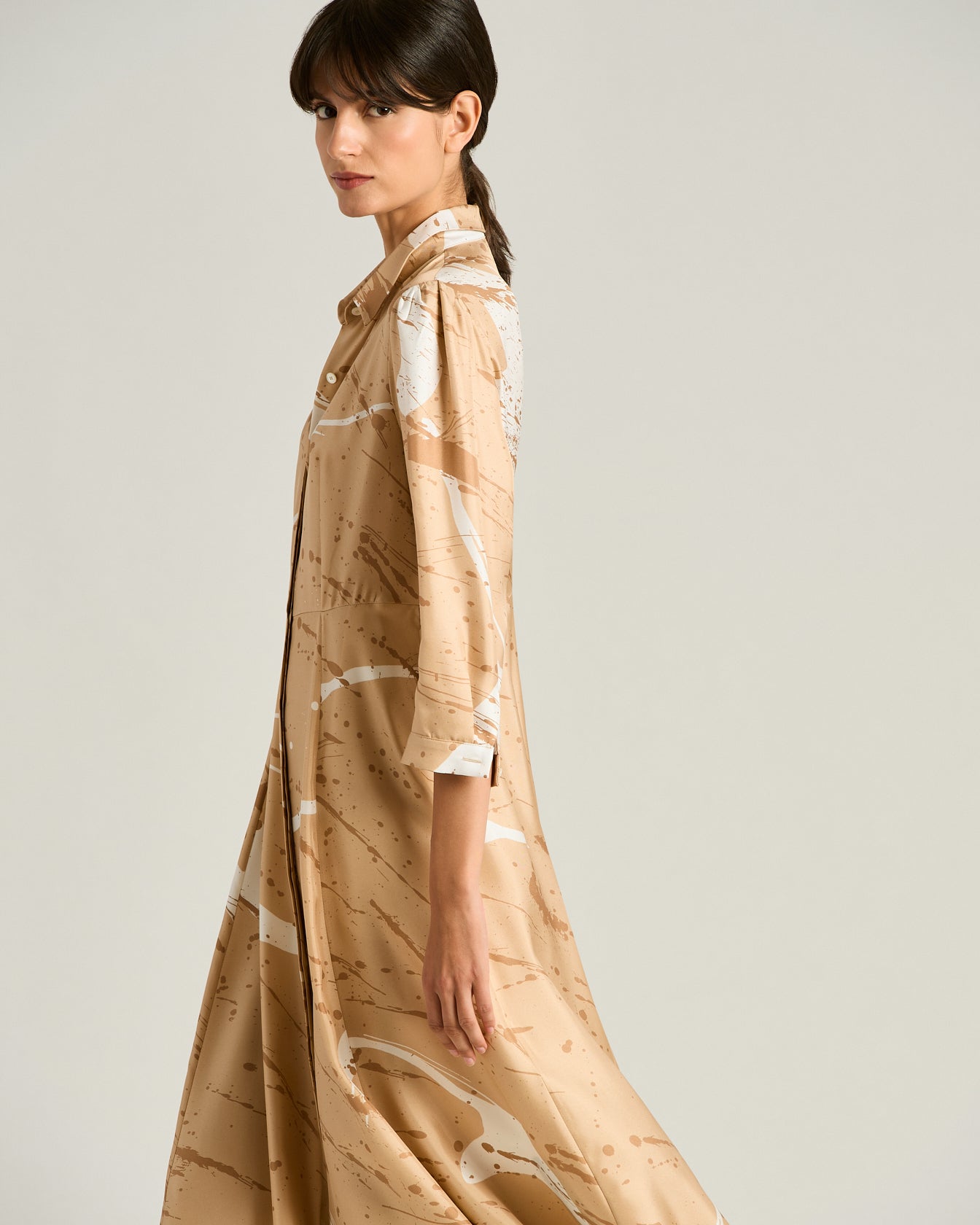 Kiton Dresses Seidenkleid camel lang Print Reine Seide