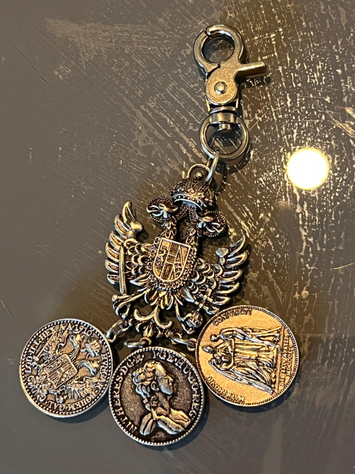 Alpenflüstern DAHEIM HCH019 Charivari Adler-Münze antik-silber