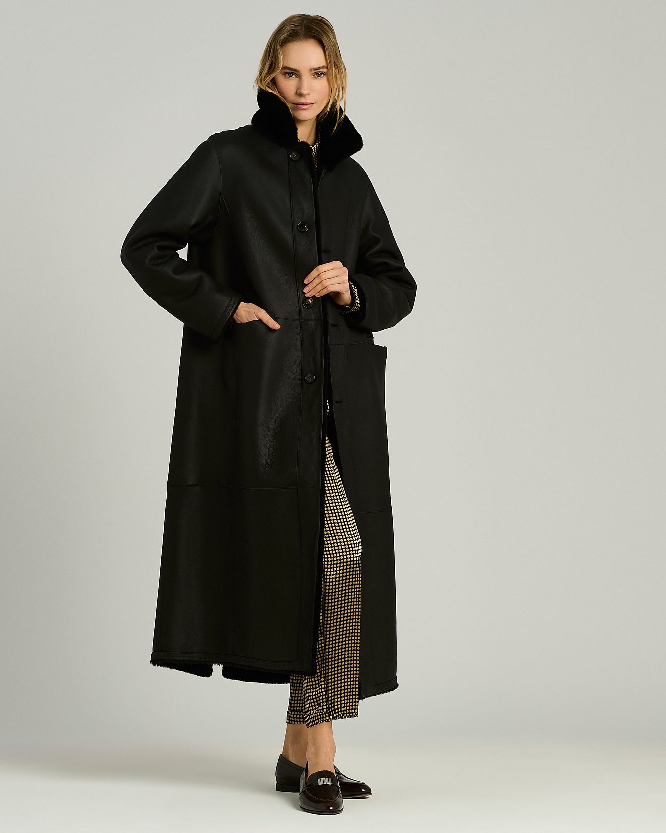 Kiton Wendemantel Shearling schwarz Nappa Gr 42