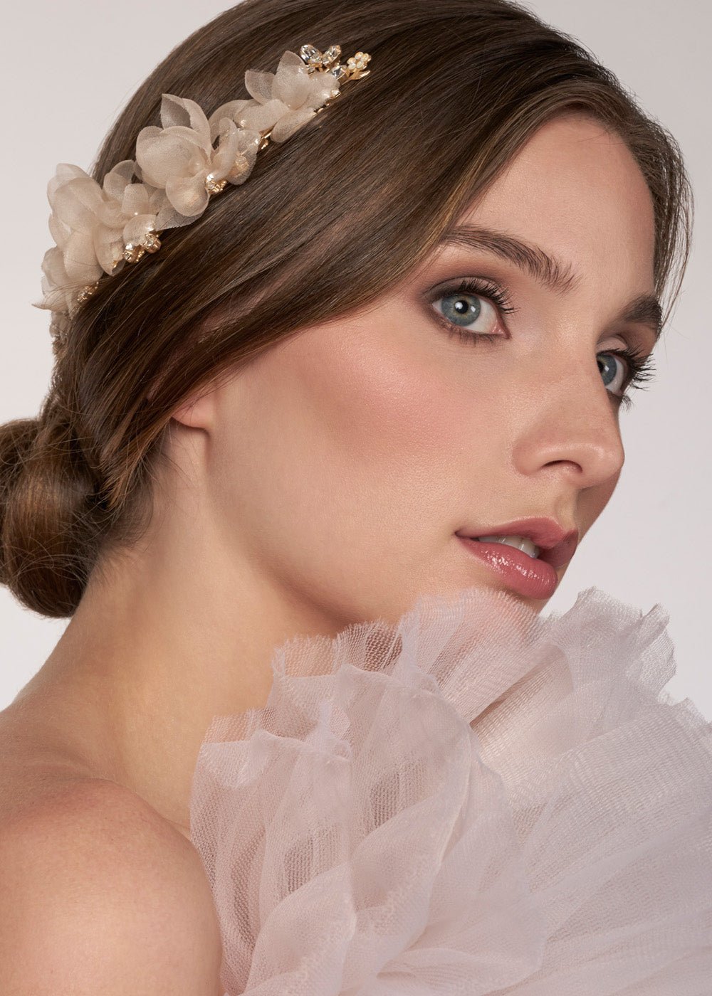 Elizabeth Bower Fabrique Haarkamm Seide Rhodium Ivory
