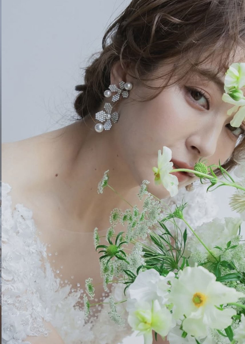 Elizabeth Bower June Pearl Floral Ohrringe Rhodium Tropfen