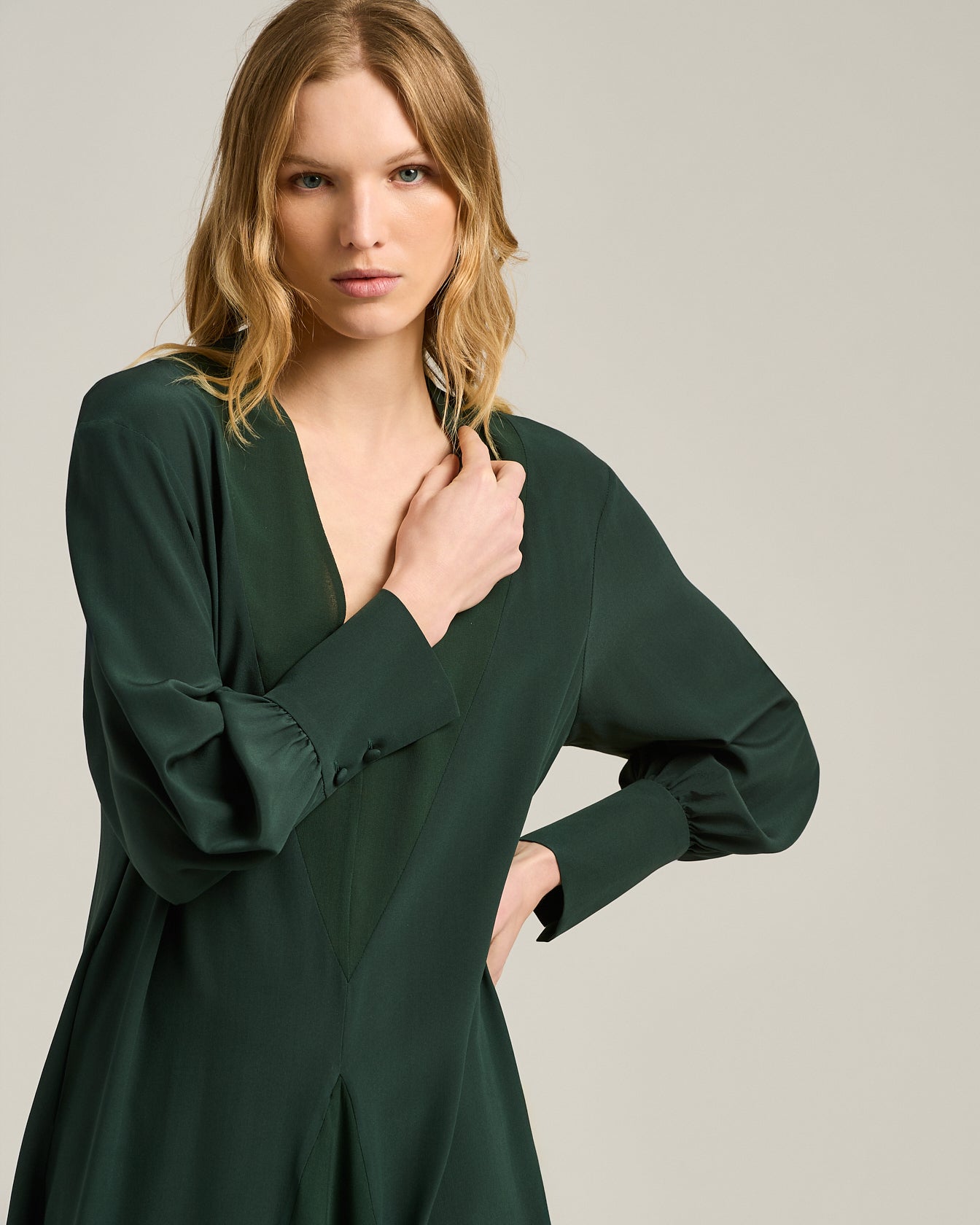 Kiton Dresses Seidenkleid dunkelgrün lang mit Gürtel