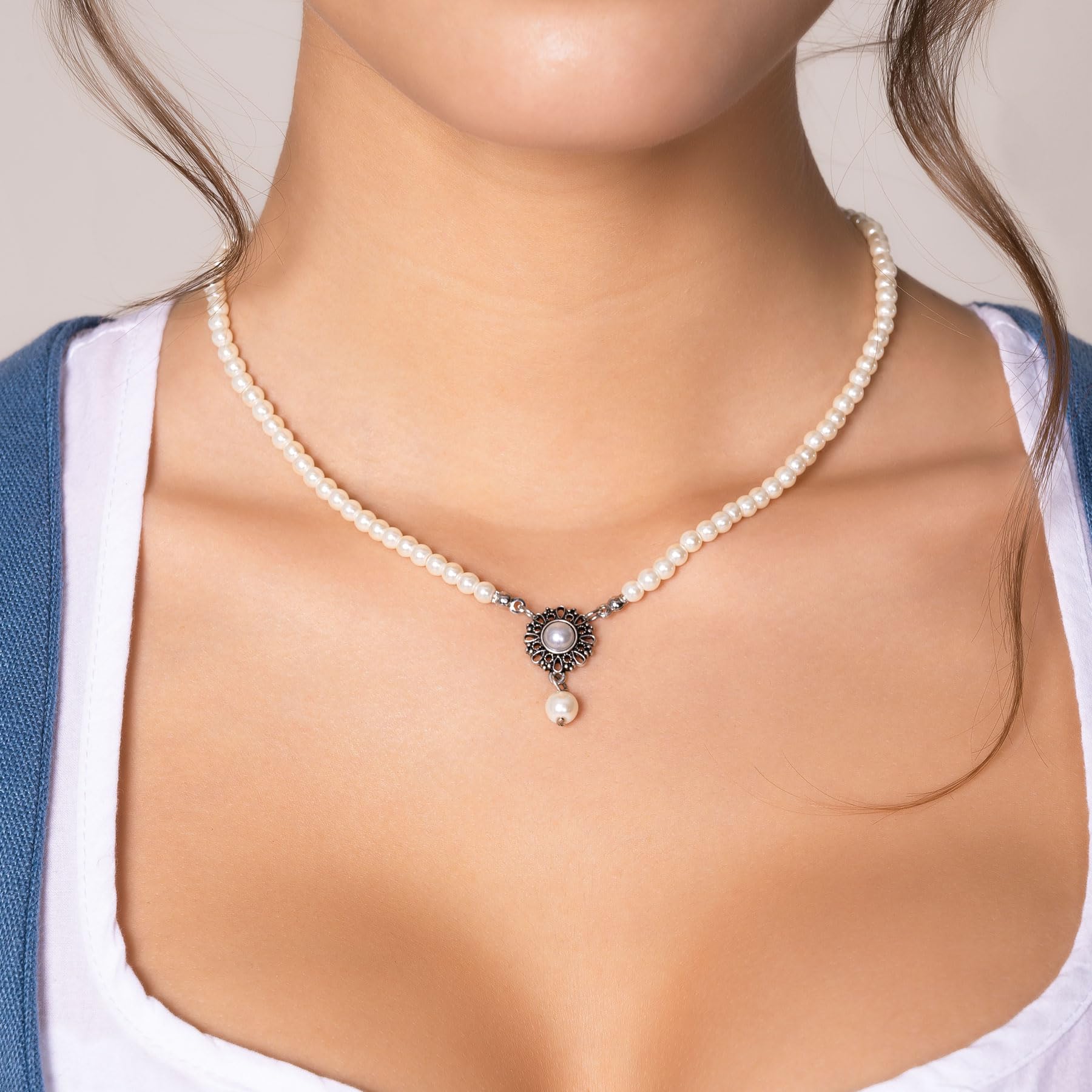 Alpenflüstern Helena DHK318 Dirndlkette creme-weiß Perlen