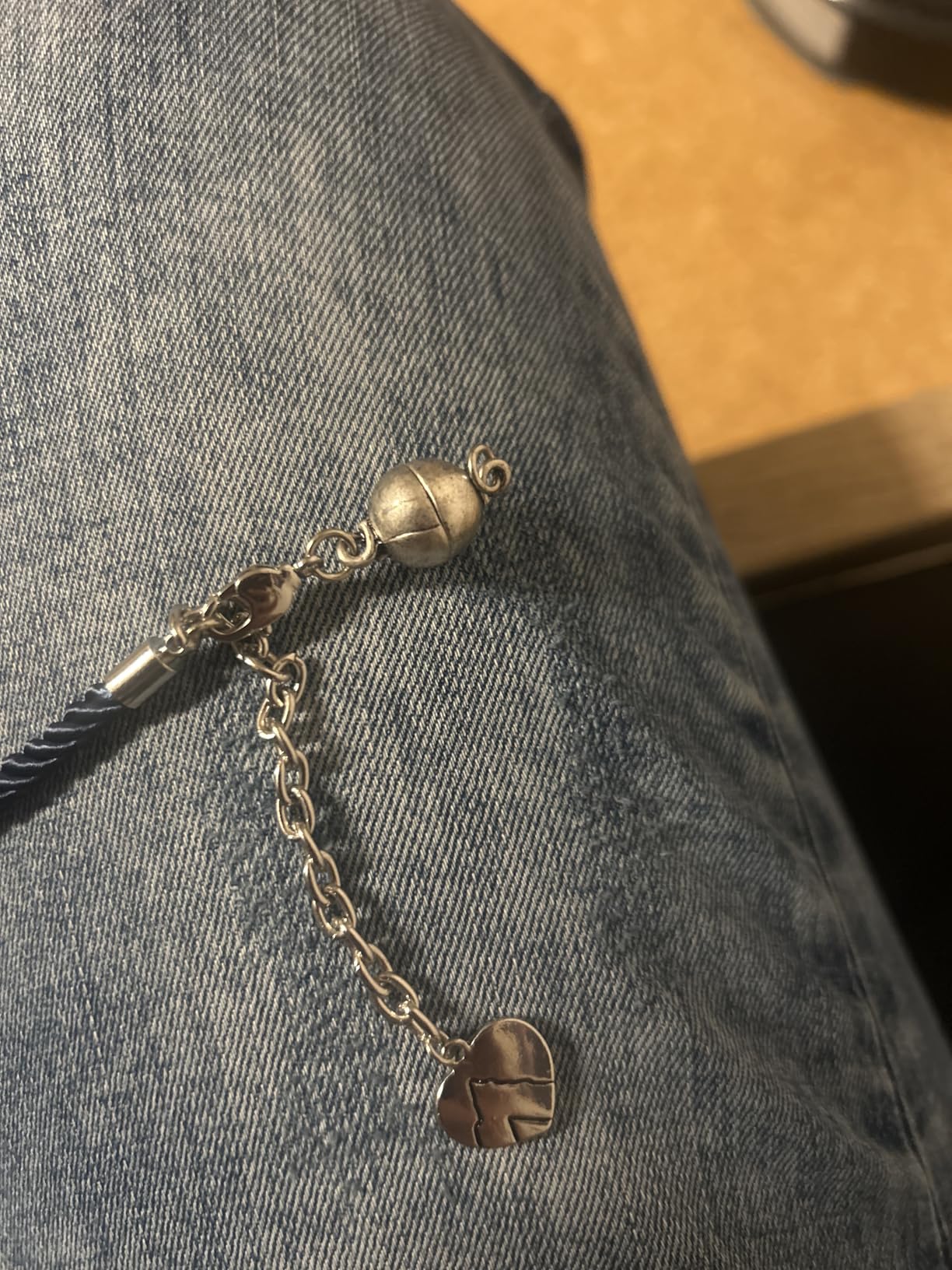 Alpenflüstern DAHEIM DAB026 Wickelarmband Edelweiß blau
