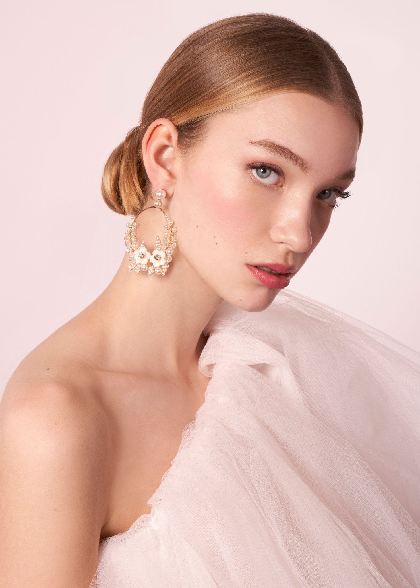 Elizabeth Bower Garland Floral Hoop Braut Ohrringe Rhodium Stecker