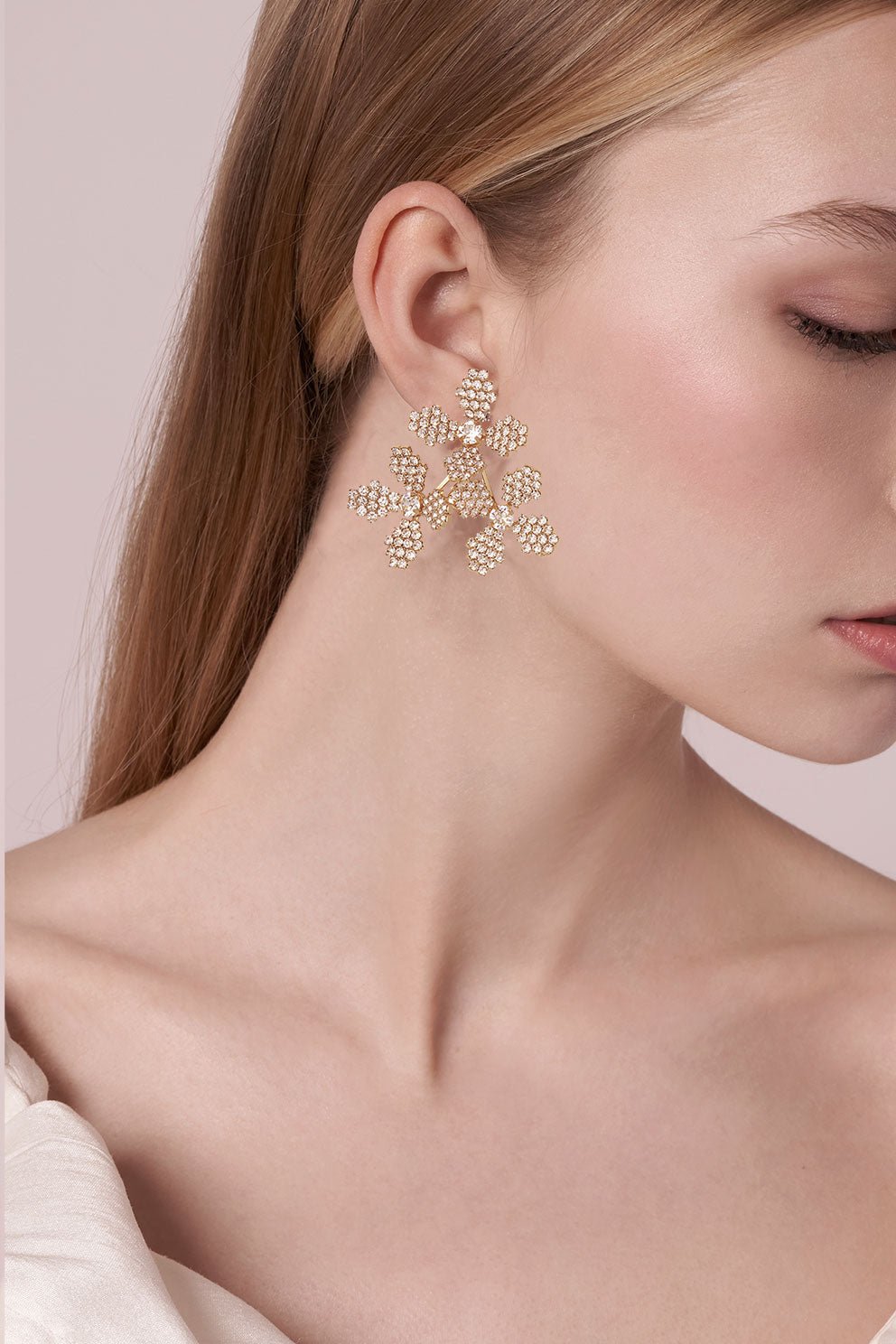 Elizabeth Bower June Bud Cluster Ohrringe Gold 40mm Kristall