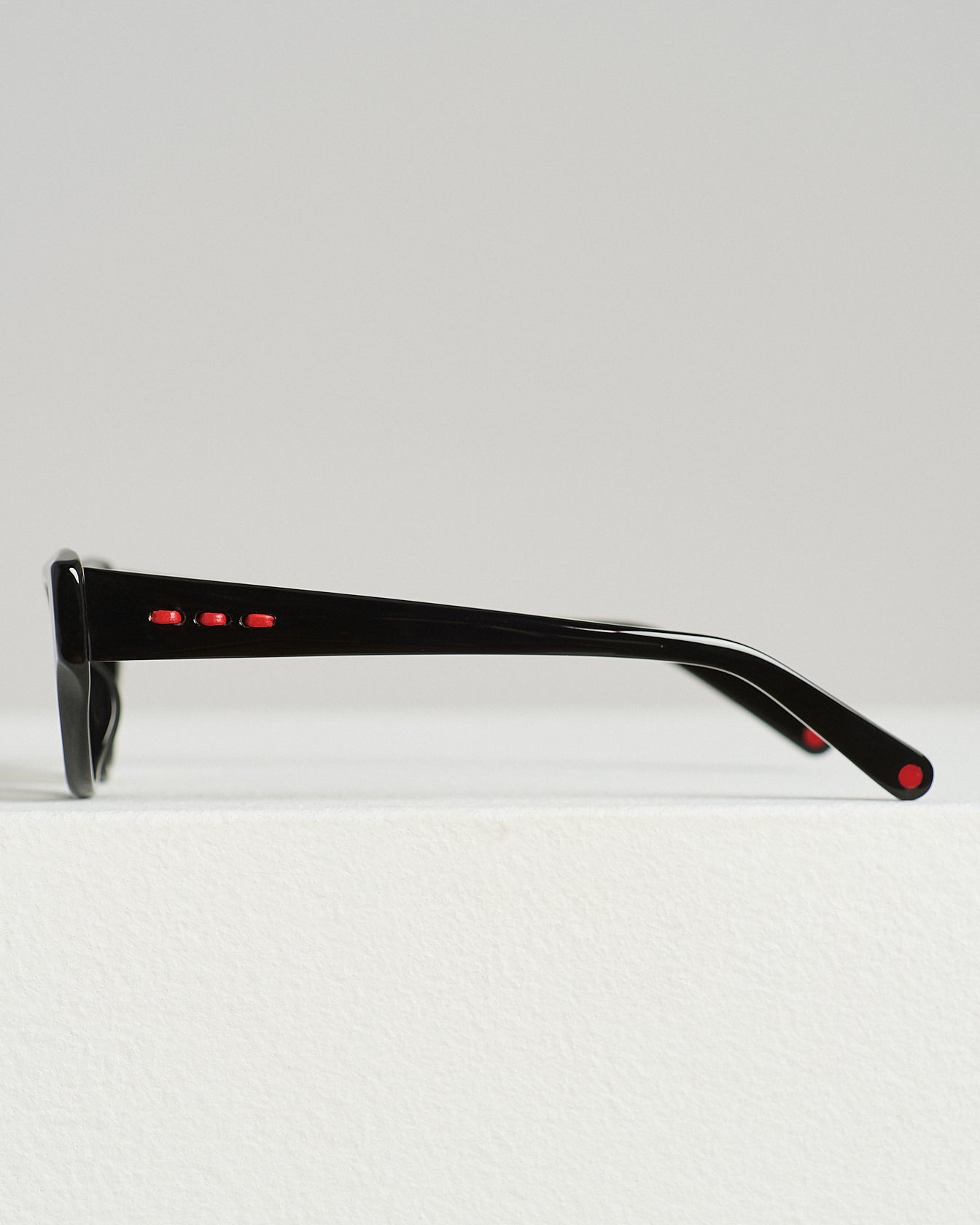 Kiton Sunglasses Cat-Eye Sonnenbrille Schwarz Grau Photochrom