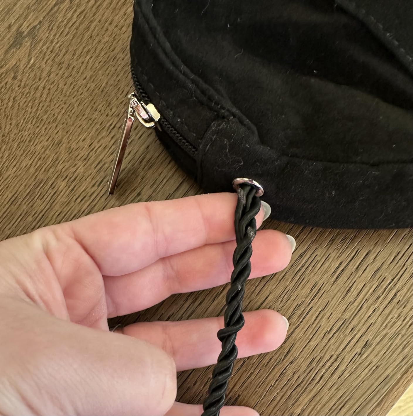 Alpenflüstern DAHEIM DTA037 Herztasche schwarz schlicht 19x17
