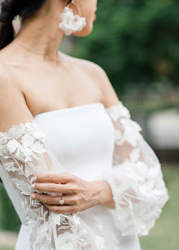 Elizabeth Bower Fabrique Ohrringe Rhodium Ivory Seidenblumen