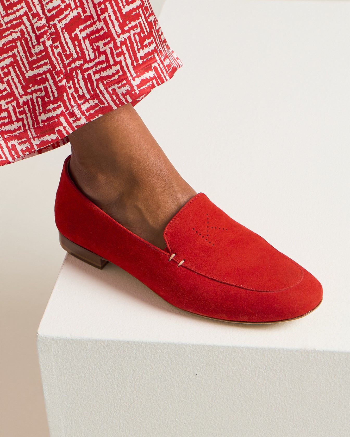 Kiton Monogram Loafer Wildleder Damen K-Monogramm