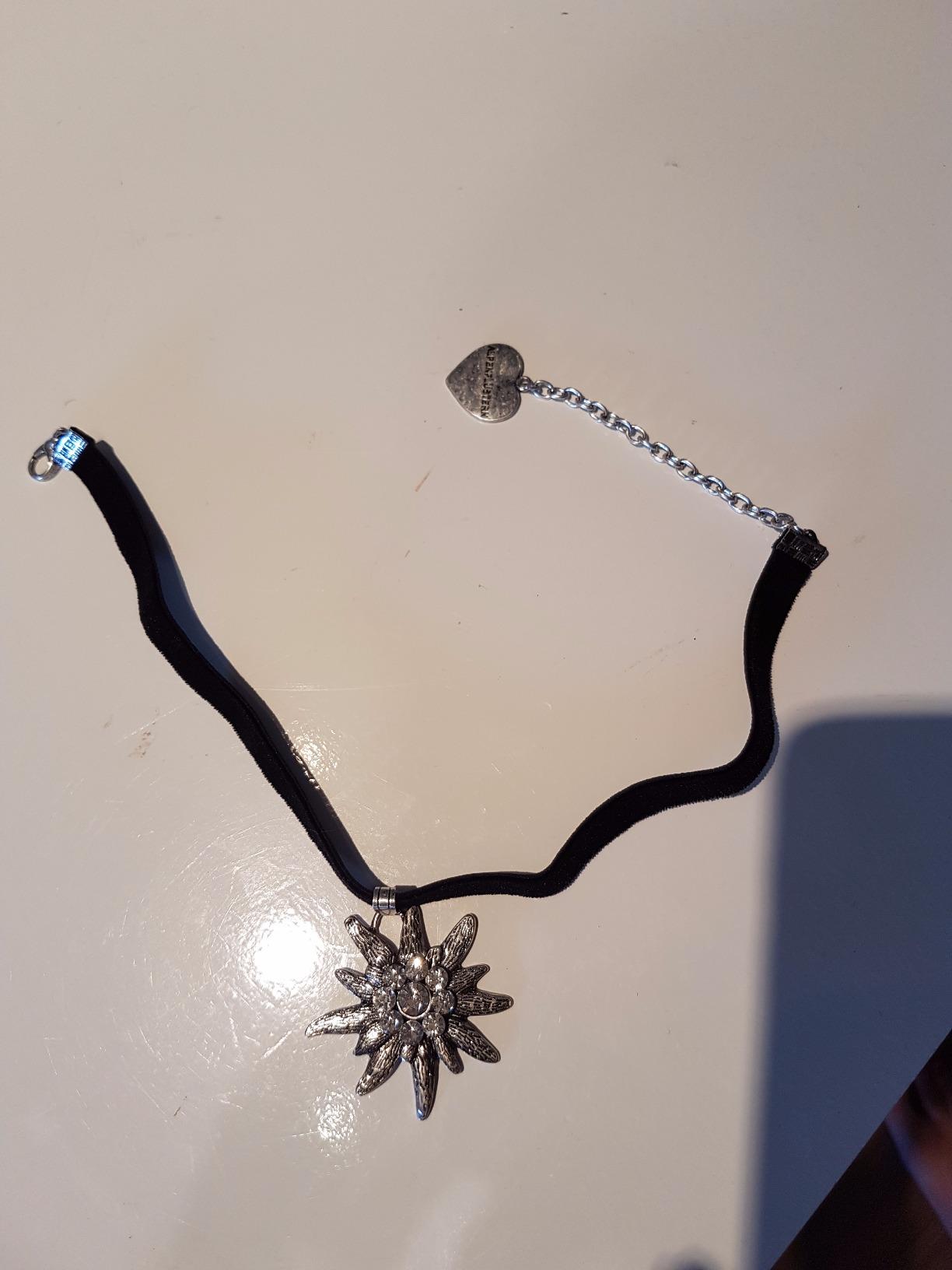 Alpenflüstern DAHEIM DHK069 Samt-Kropfband schwarz Edelweiß