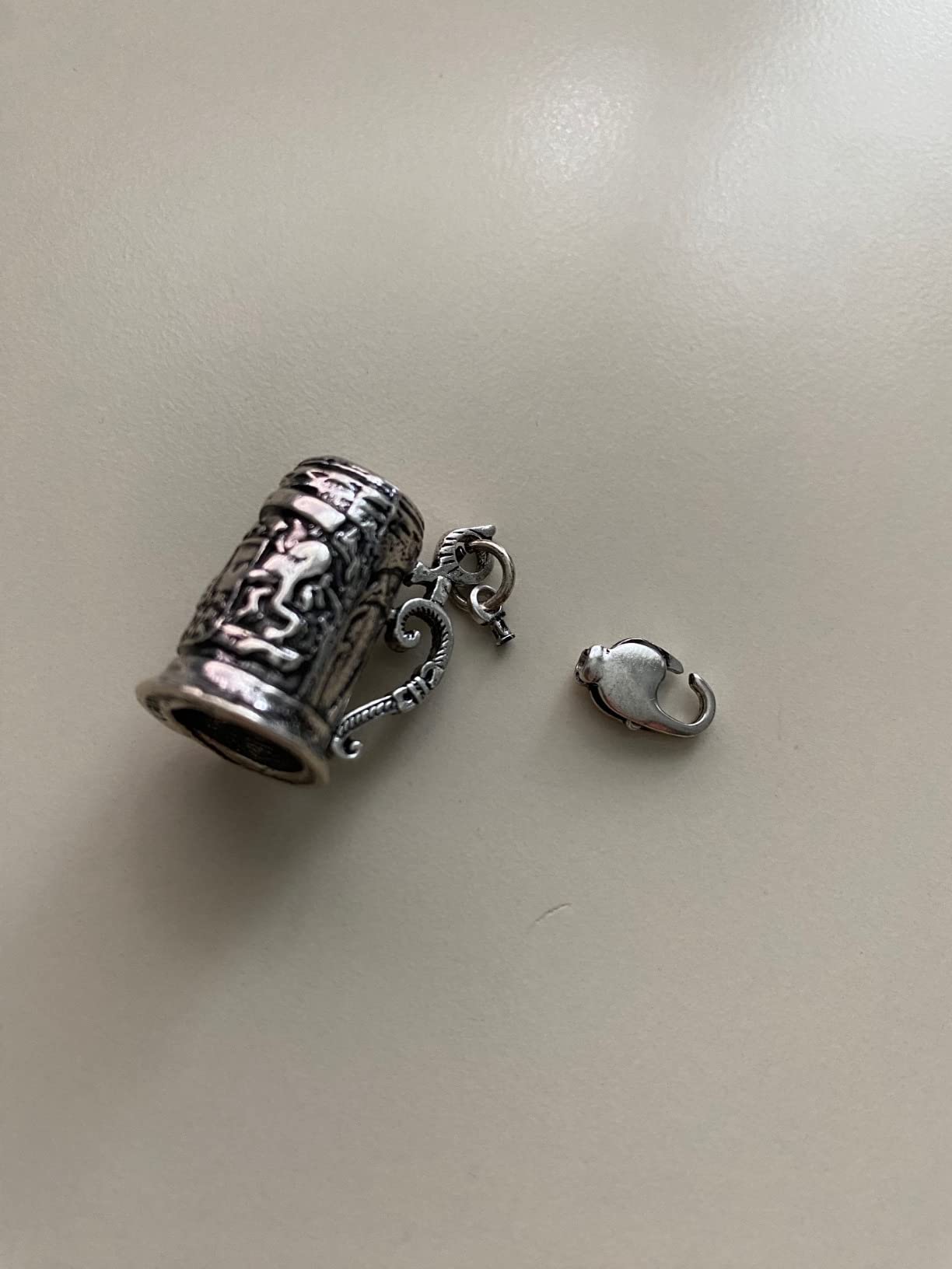 Alpenflüstern Bierkrug Trachtenanhänger antik-silber AAH080