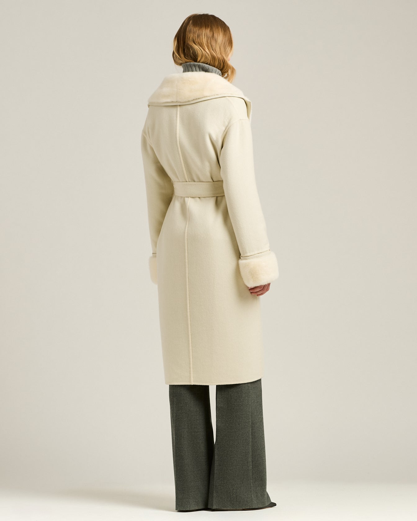 Kiton Kaschmir Mantel Weiß Pelz Gr. 40