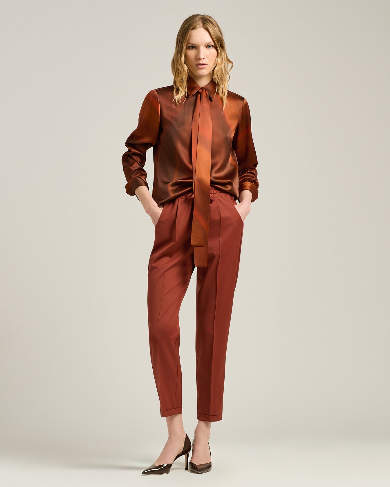 Kiton Schluppenbluse Rost Seiden-Bluse mit Schleife