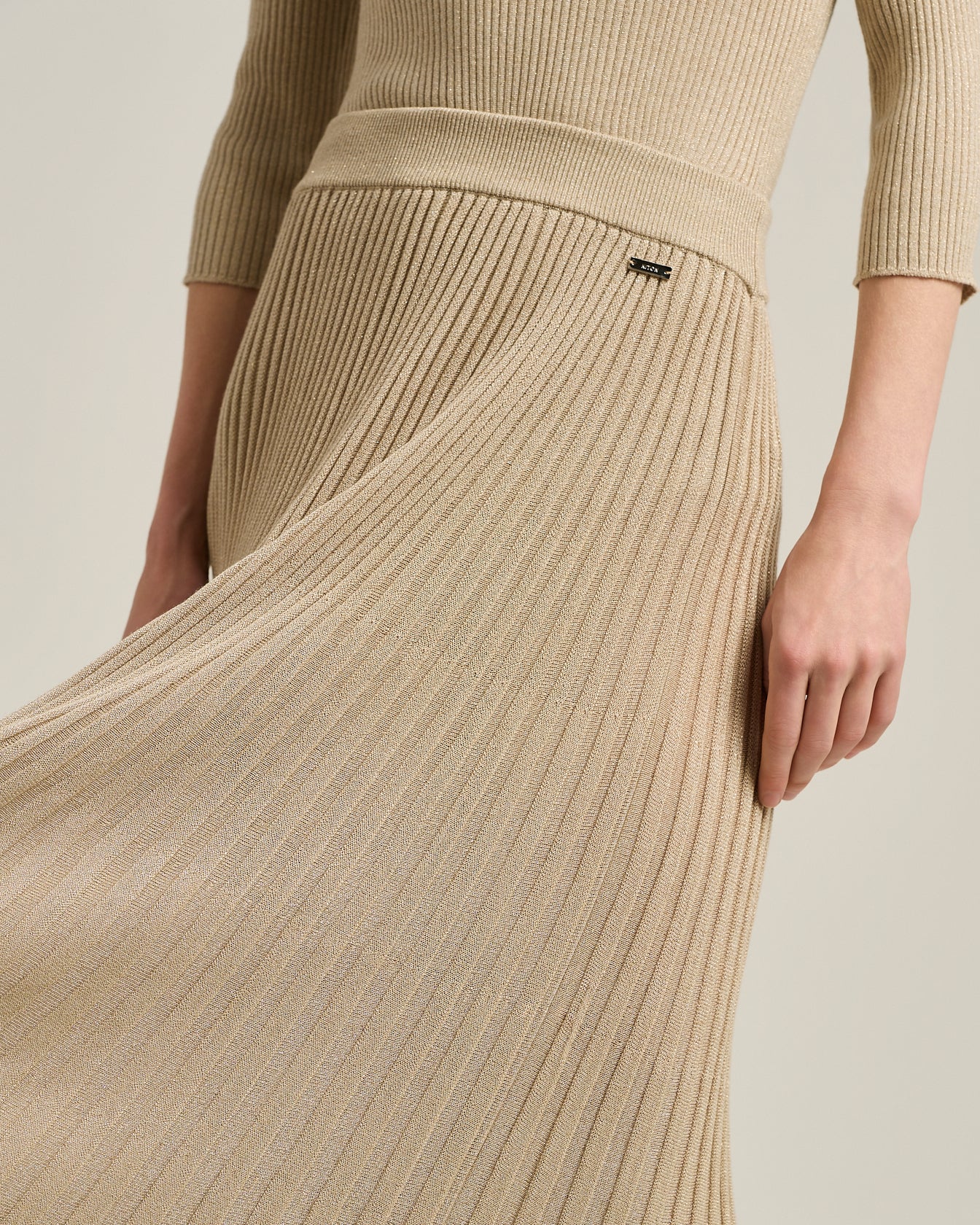 Kiton Rock Wolle-Lamé Beige plissiert lang Gr. 40