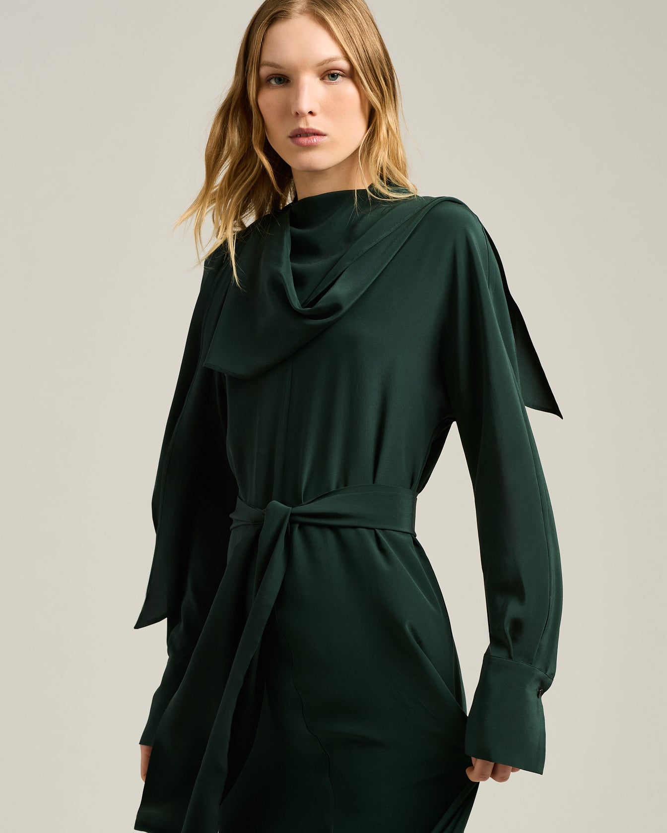 Kiton Dresses Pine Green Seidenkleid 40 Drapiert Lang