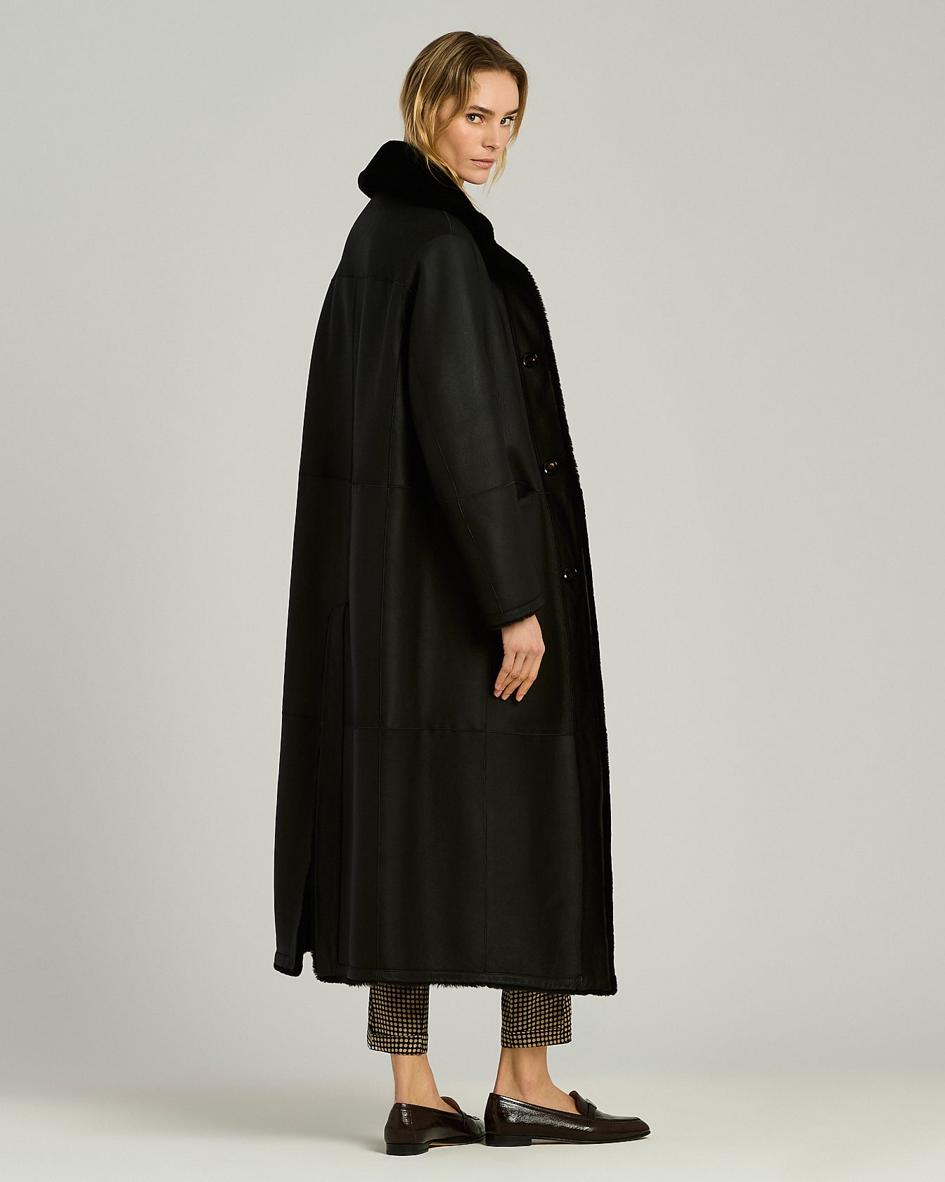 Kiton Wendemantel Shearling schwarz Nappa Gr 42
