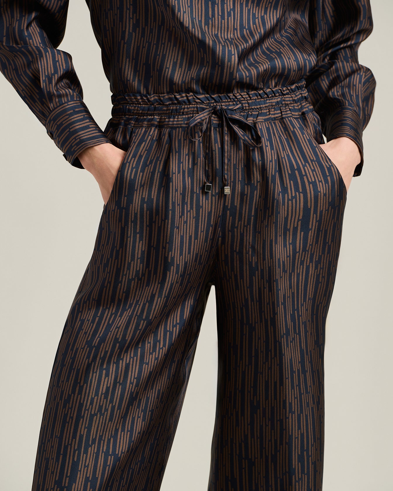 Kiton Palazzo Seidenhose Blau Braun Print Gr. 40 weit