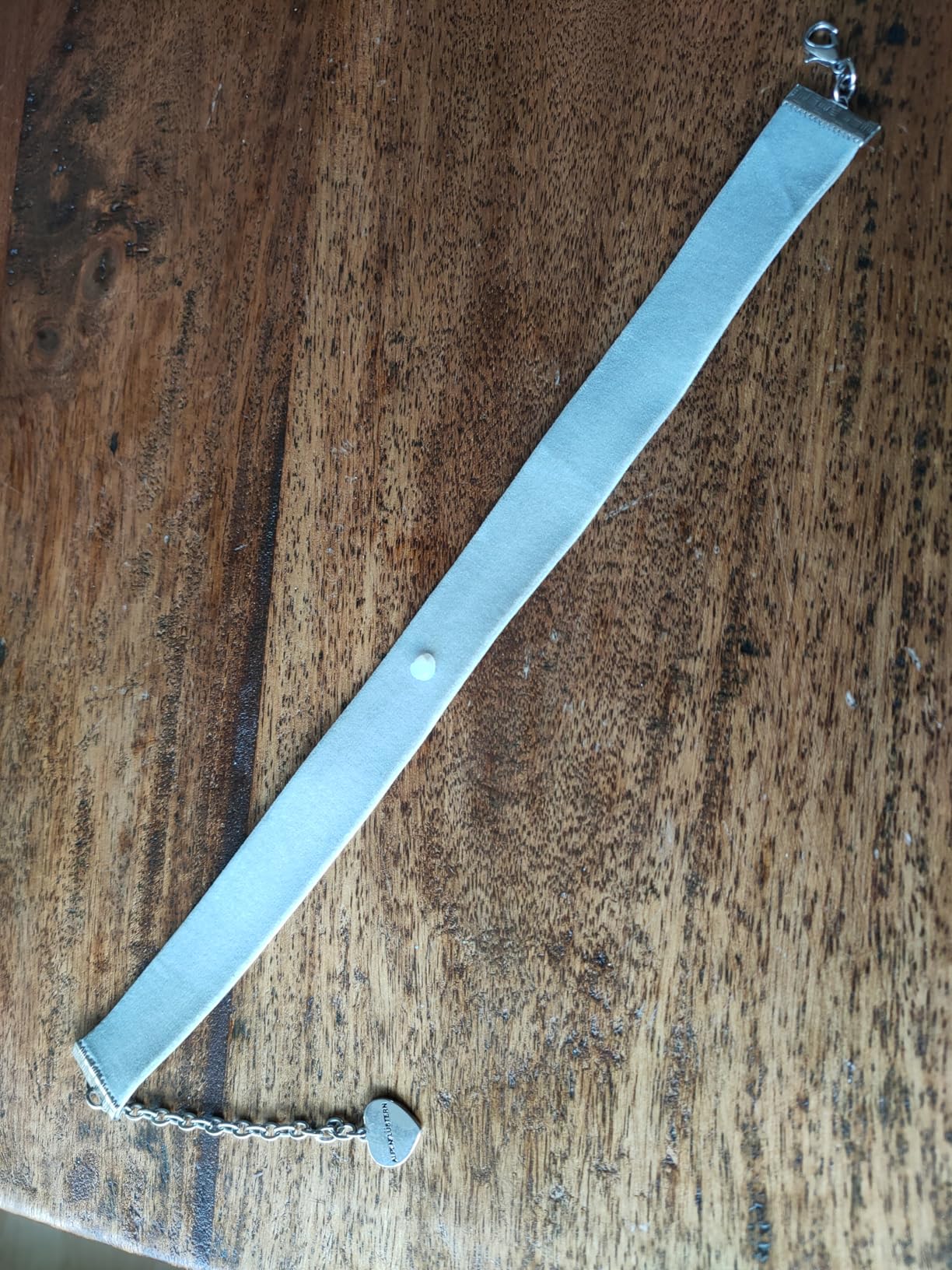 Alpenflüstern DAHEIM DHK092 Samt-Kropfband schwarz Herz