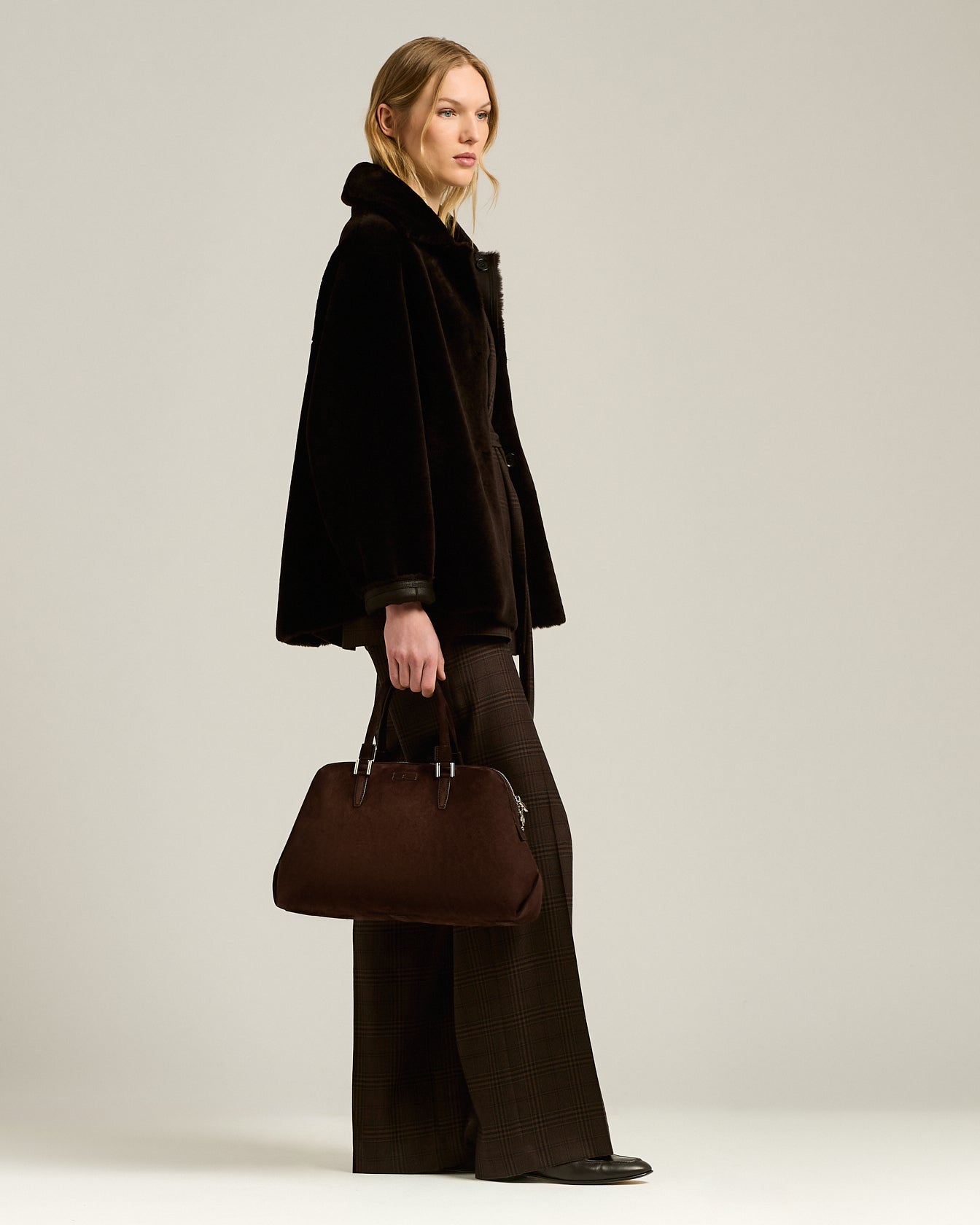 Kiton Kayly Handtasche Wildleder Braun Trapez Hand