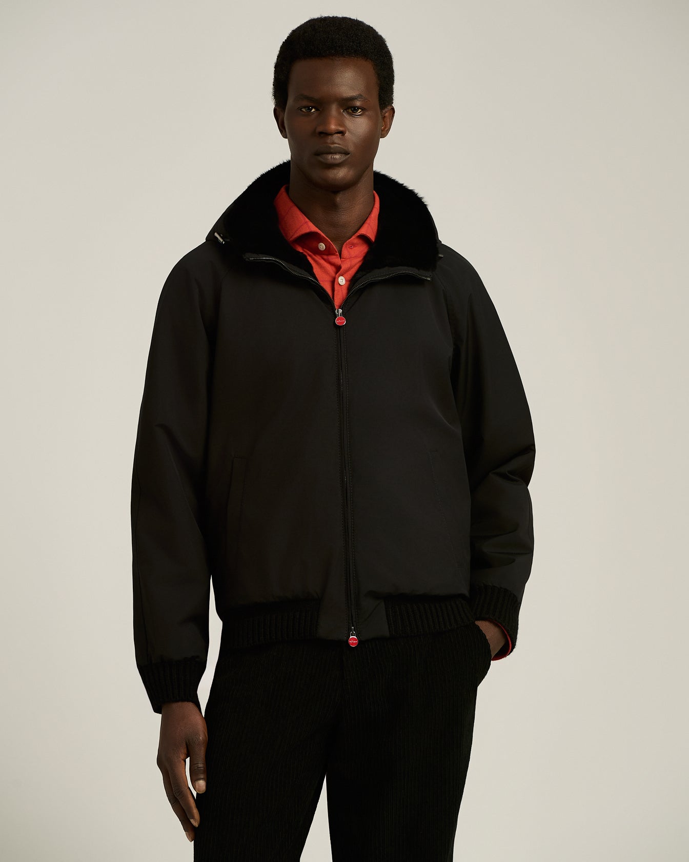 Kiton Outerwear Kapuzenjacke Wolle Pelz schwarz Herren