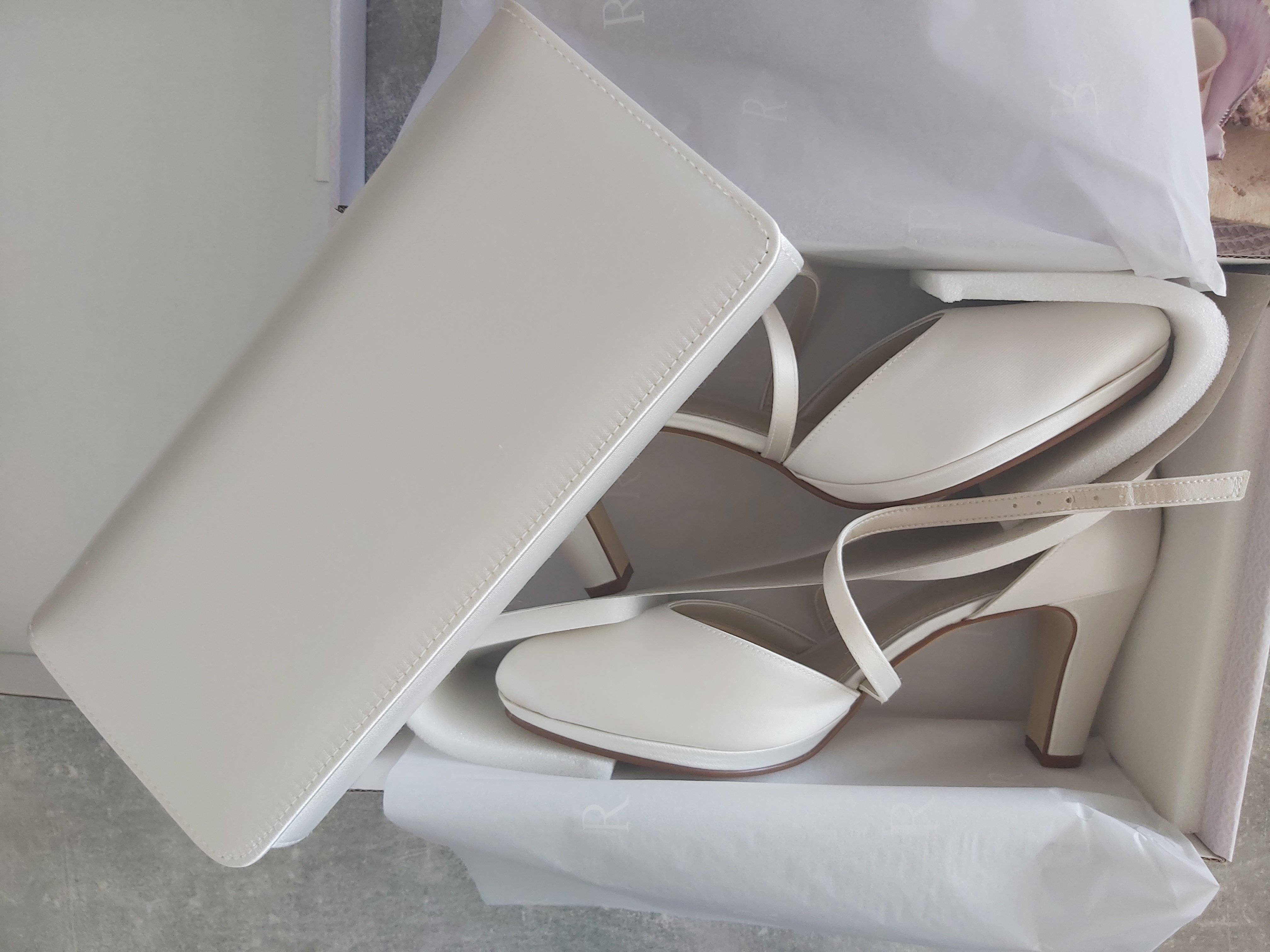 Rainbow Club Essentials Olaila Pumps Satin Ivory Blockabsatz