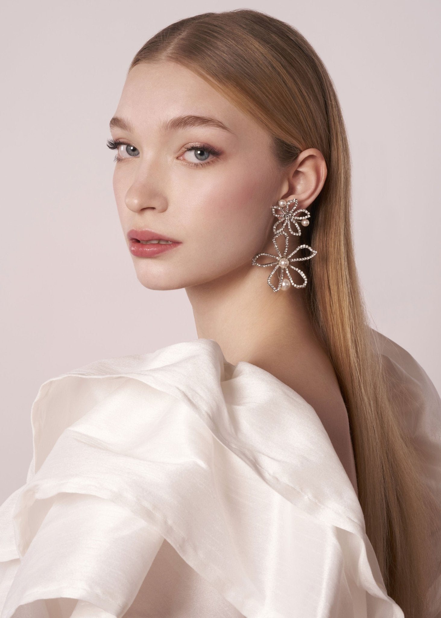 Elizabeth Bower Pavet Pearl Statement Ohrringe Rhodium Clip Braut