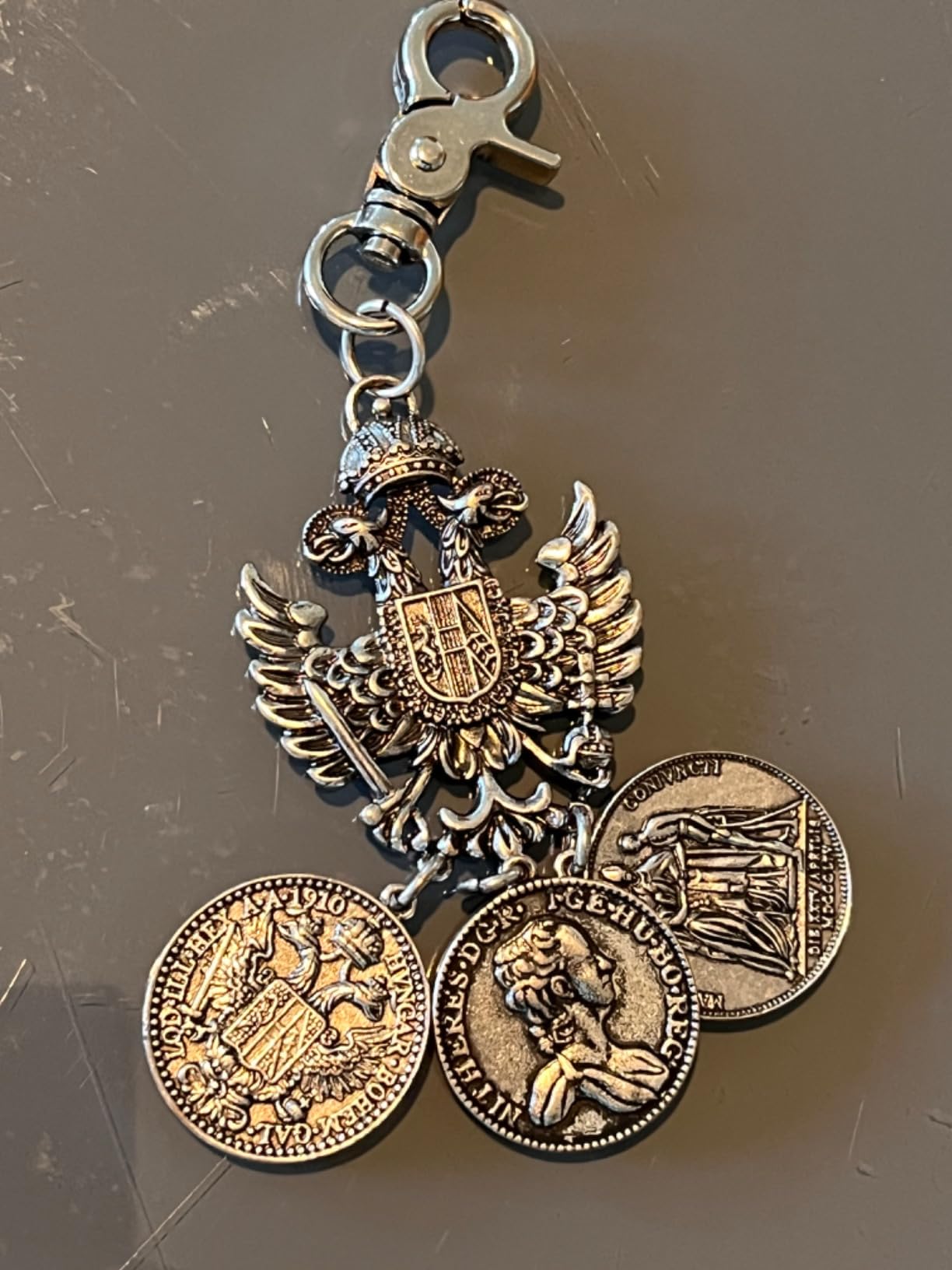 Alpenflüstern DAHEIM HCH019 Charivari Adler-Münze antik-silber