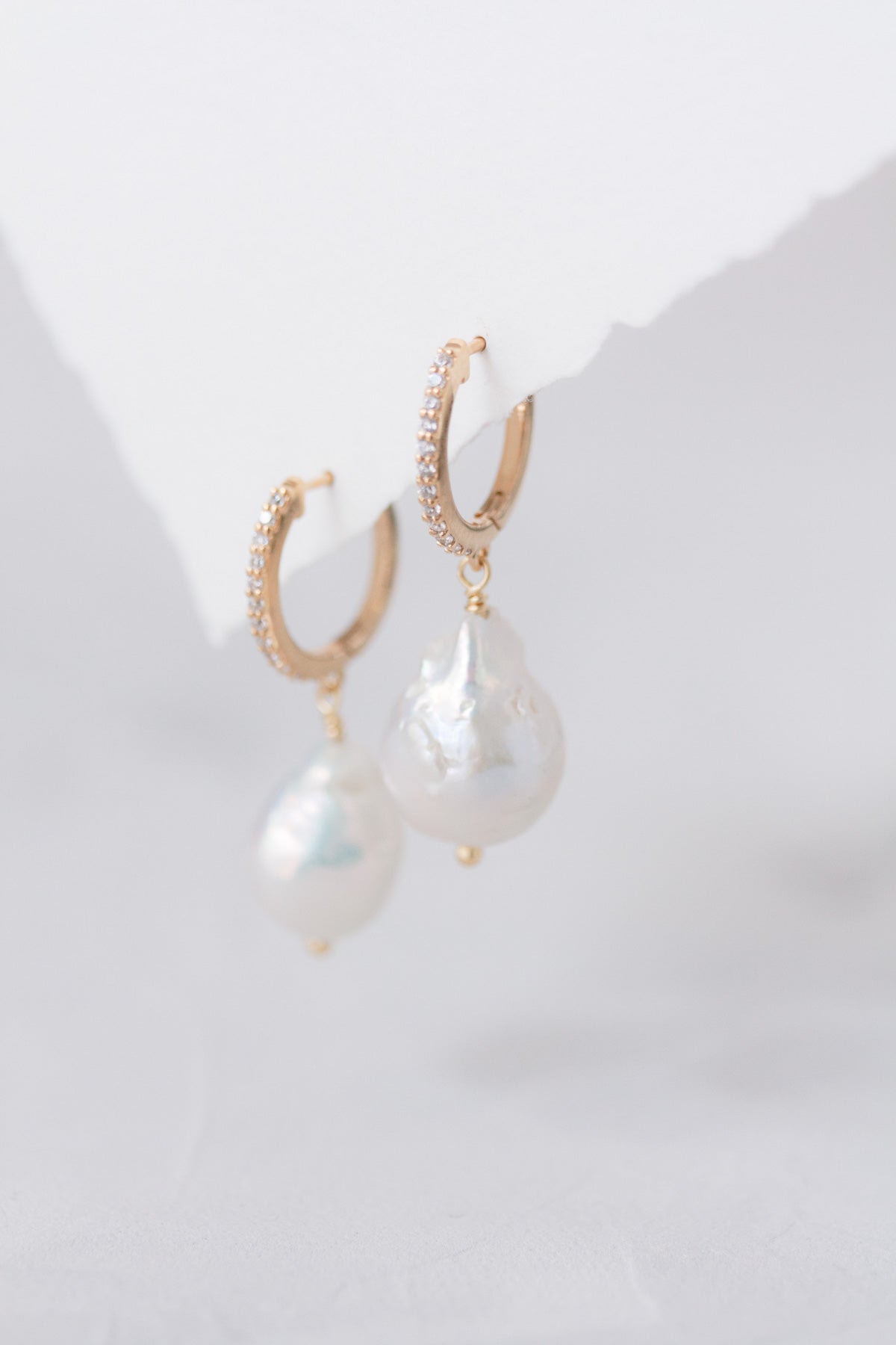Juvelan Dew-Fresh Ohrringe Gold Baroque-Perlen 3,5 cm