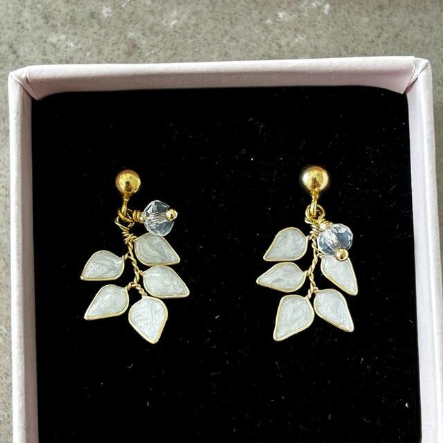 Perlenbräute Lana klein Brautohrringe Gold Blätter