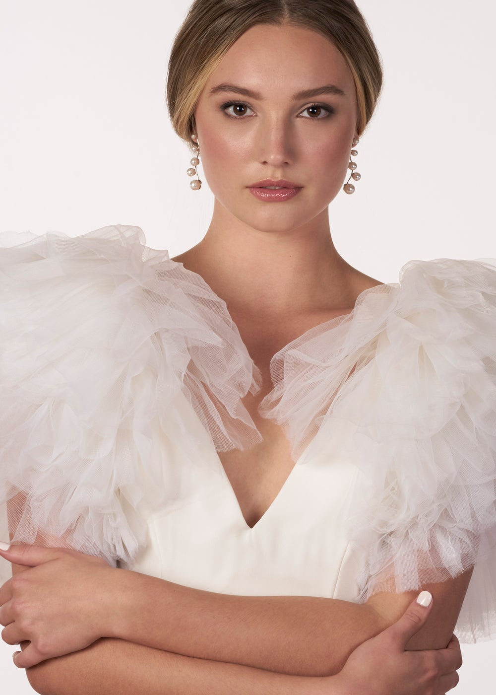 Elizabeth Bower Crystallite Hängeohrringe Gold Kristalle Tropfen