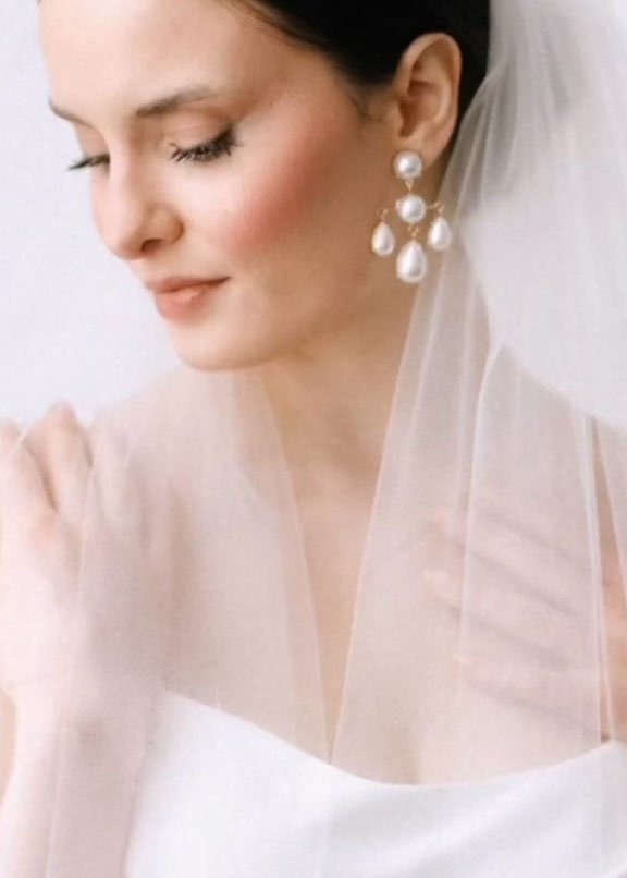 Elizabeth Bower Audrey Pearl Chandelier Ohrringe Rhodium